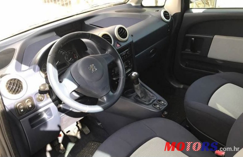 2006' Peugeot 1007 1.6 Hdi photo #4