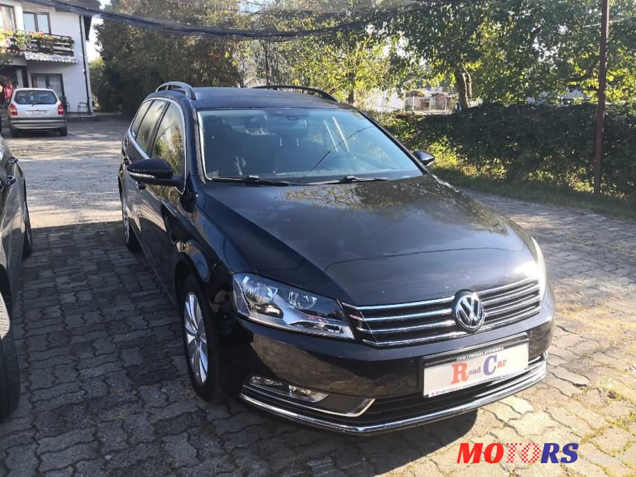 2011' Volkswagen Passat Variant photo #2