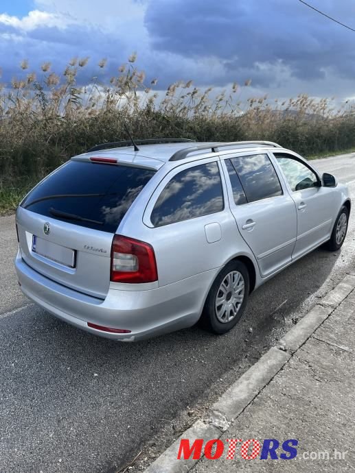 2011' Skoda Octavia Combi photo #5