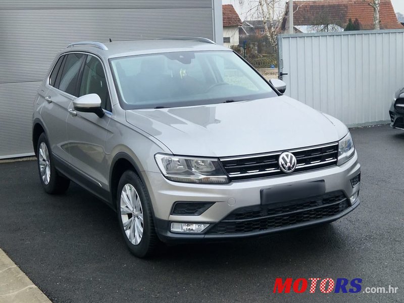 2016' Volkswagen Tiguan photo #2