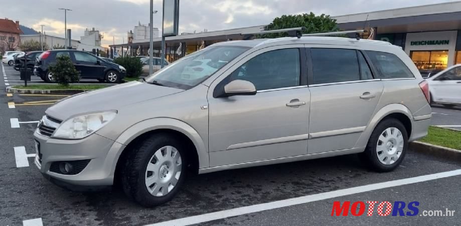2008' Opel Astra Caravan photo #1