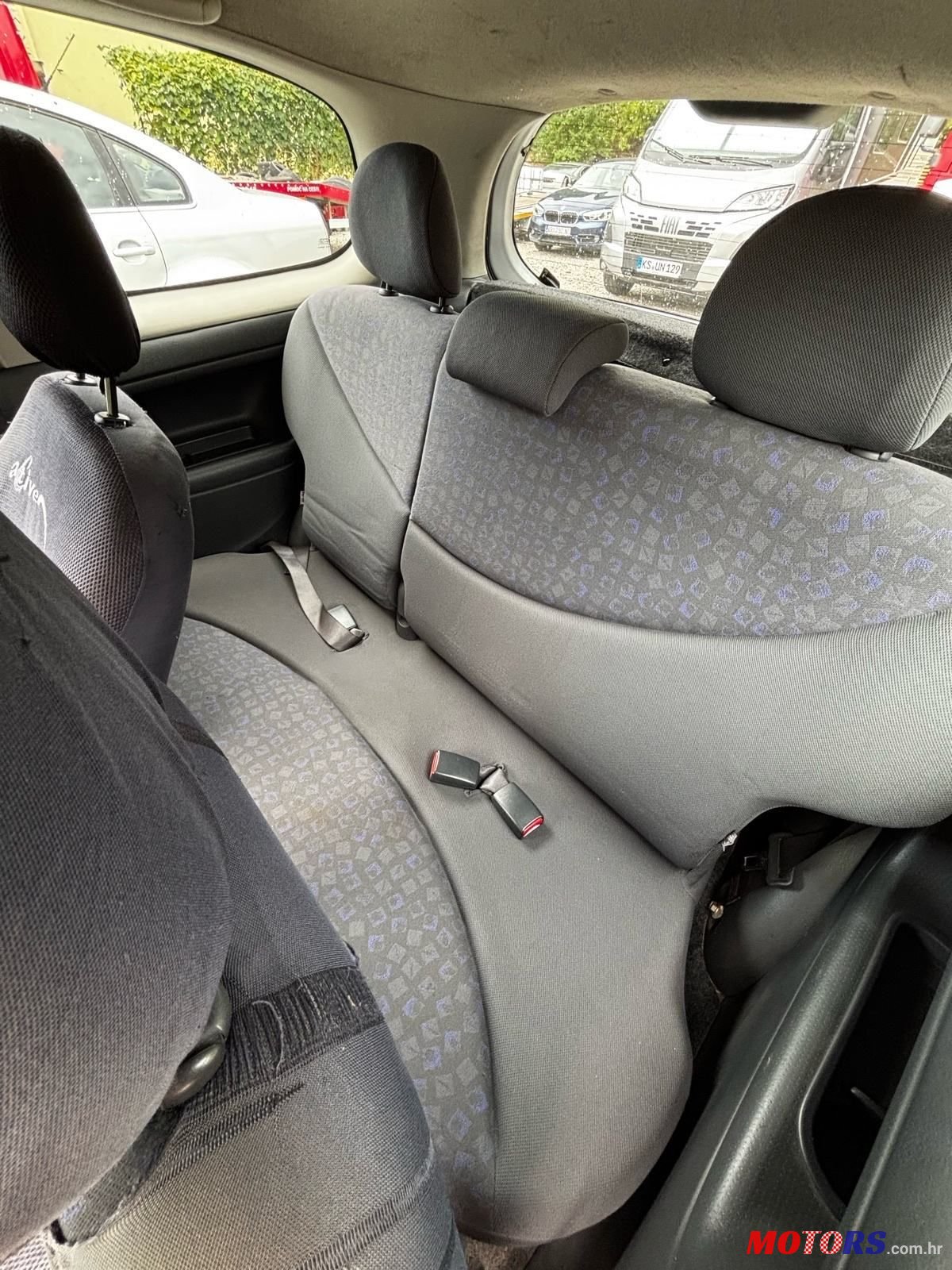 2002' Toyota Yaris 1,0 Vvt-I photo #2