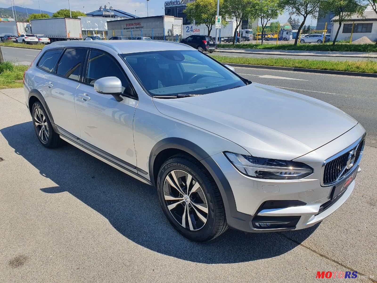 2019' Volvo V90 Cross Country photo #1