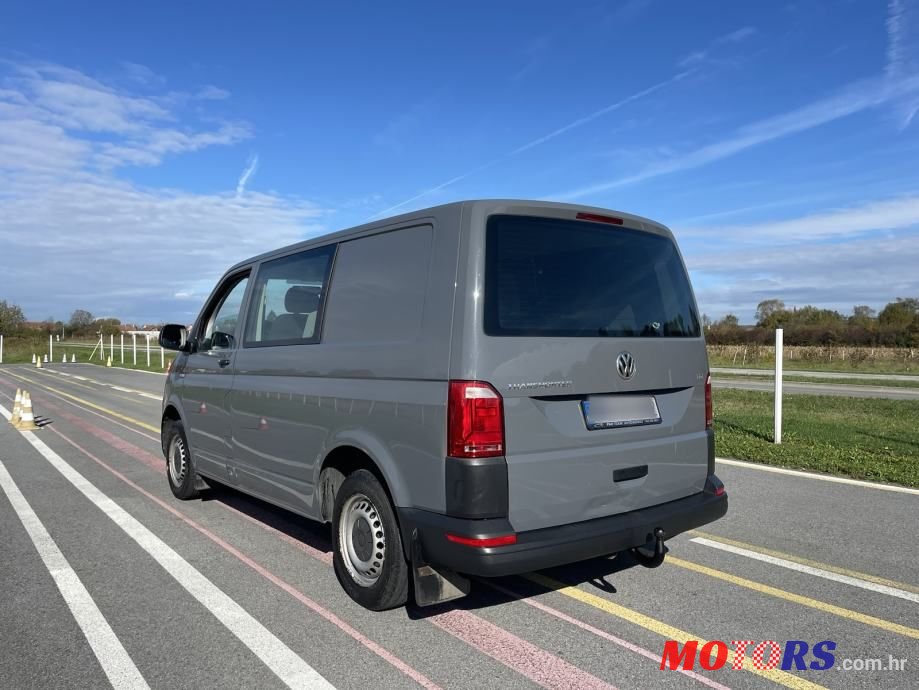 2016' Volkswagen Transporter photo #6