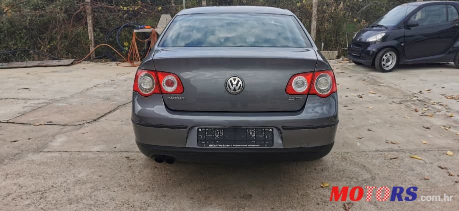 2005' Volkswagen Passat photo #6