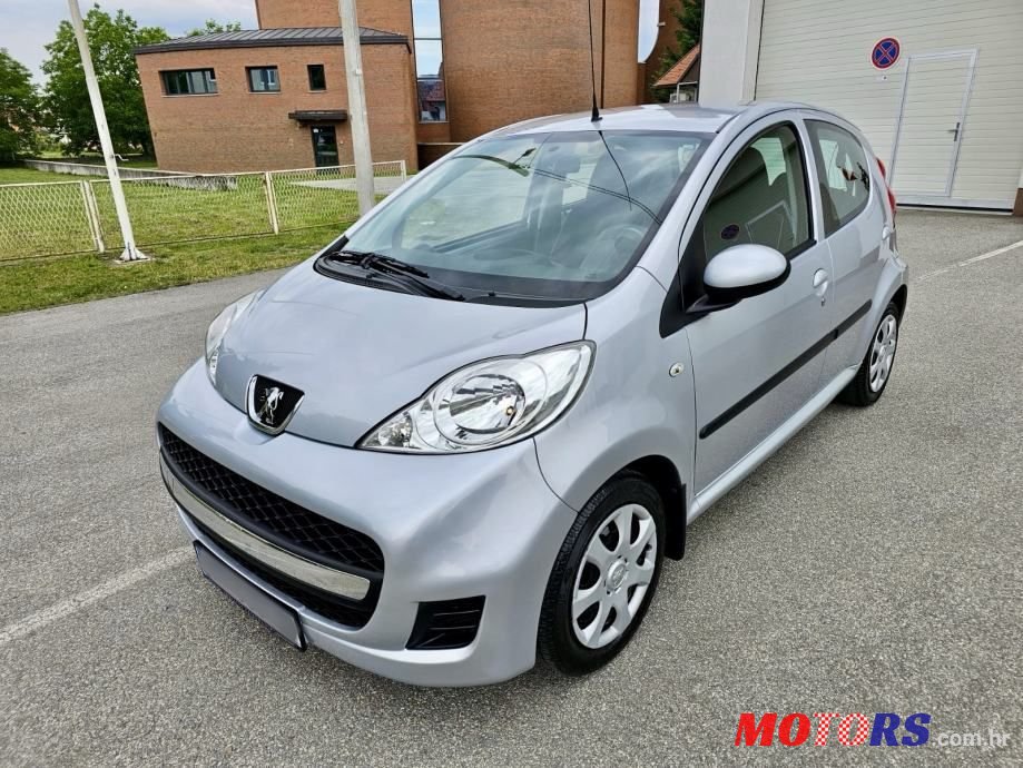 2009' Peugeot 107 1,0 photo #2