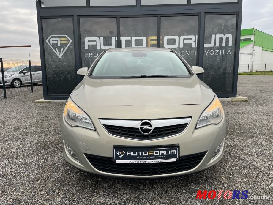 2010' Opel Astra 1,7 Cdti photo #2