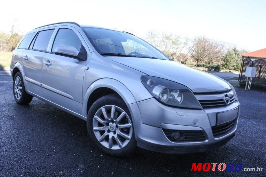 2005' Opel Astra Karavan photo #3