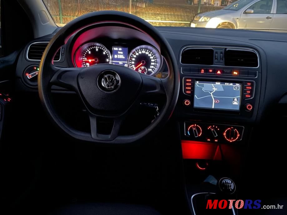 2017' Volkswagen Polo photo #6