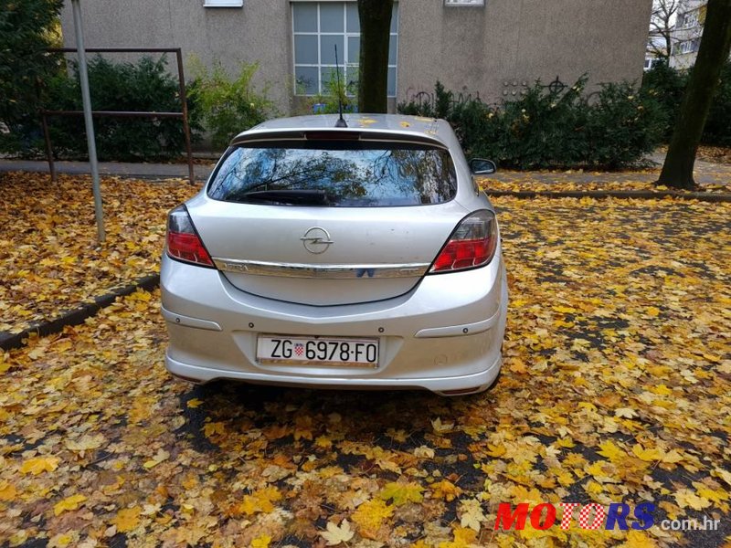 2009' Opel Astra Sport photo #2