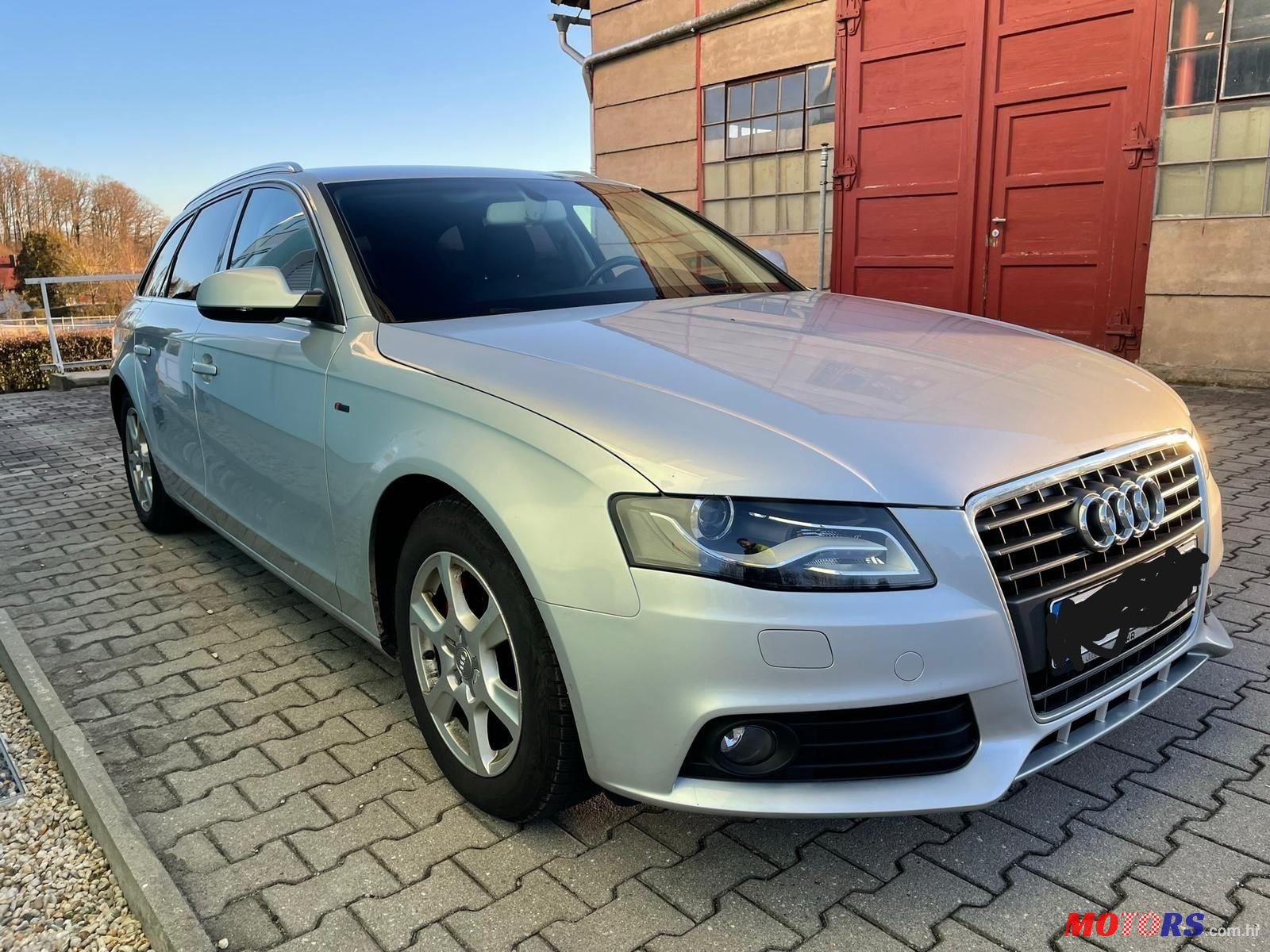 2011' Audi A4 Avant photo #3