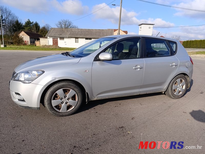 2010' Kia Ceed 1,6 Crdi photo #2