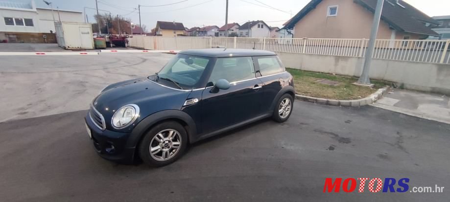 2013' MINI Cooper D photo #1