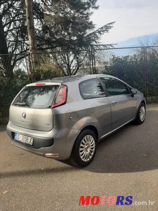 2011' Fiat Punto Evo photo #4