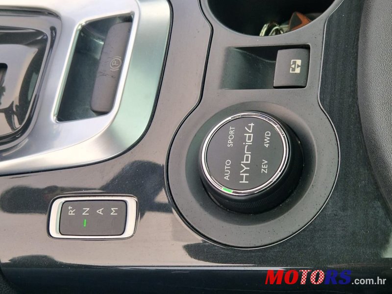 2014' Peugeot 3008 Hybrid4 2,0 Hdi photo #3