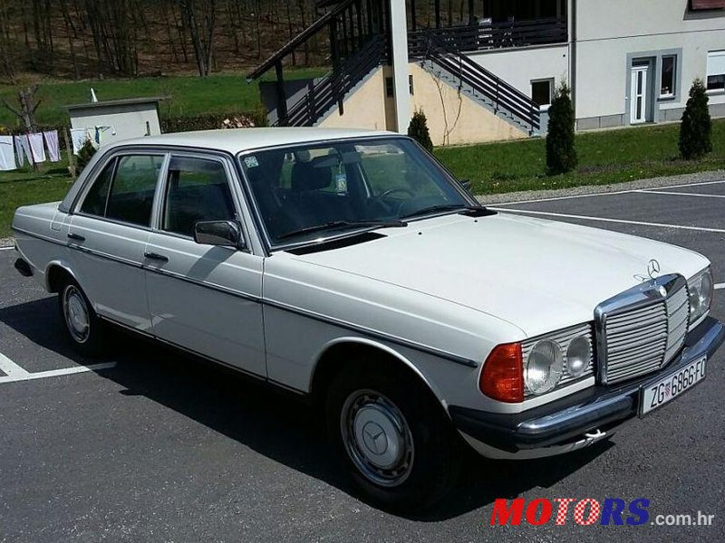 1982' Mercedes-Benz 123 240 photo #1