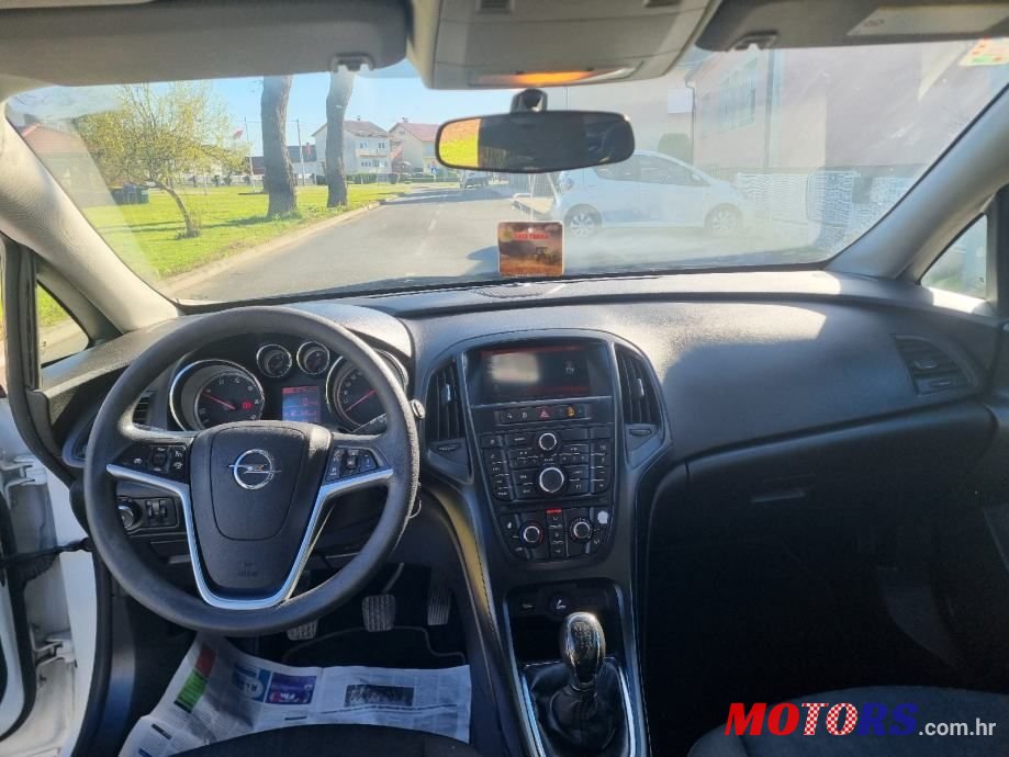 2015' Opel Astra Karavan photo #6