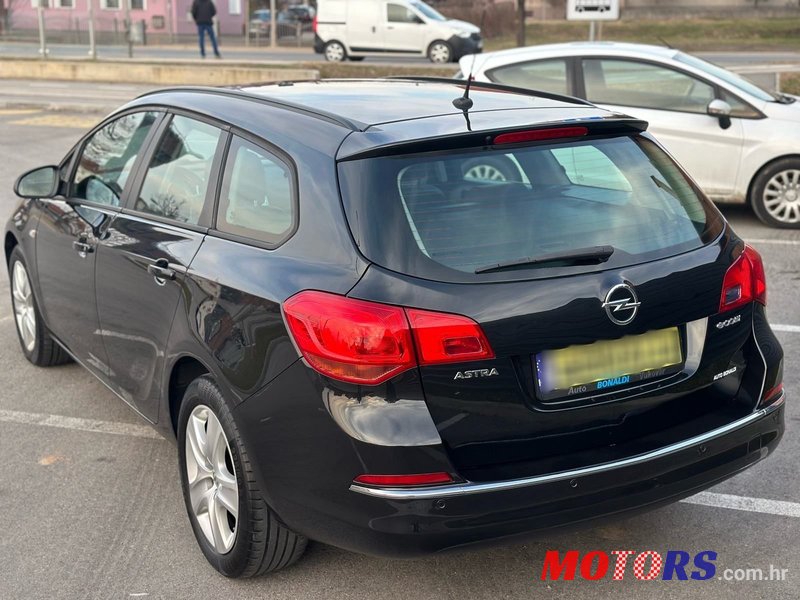 2015' Opel Astra Karavan photo #3