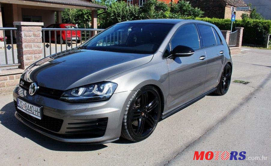 2016' Volkswagen Golf VII 2.0 Gtd photo #1