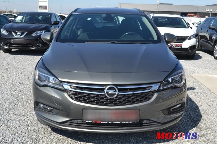 2017' Opel Astra Karavan photo #2