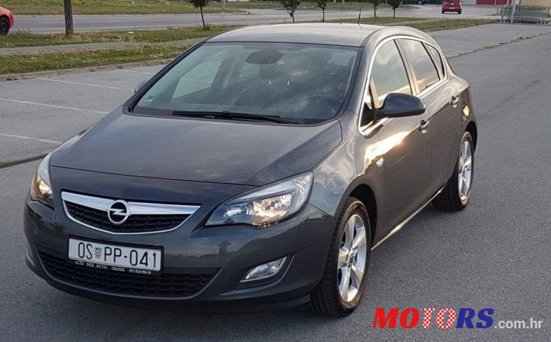 2012' Opel Astra 2,0 Cdti Sport photo #2