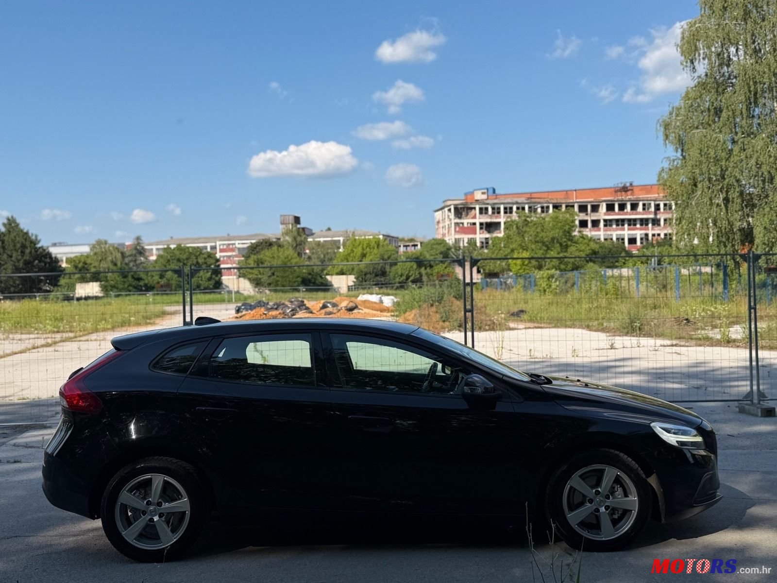 2017' Volvo V40 D3 photo #4