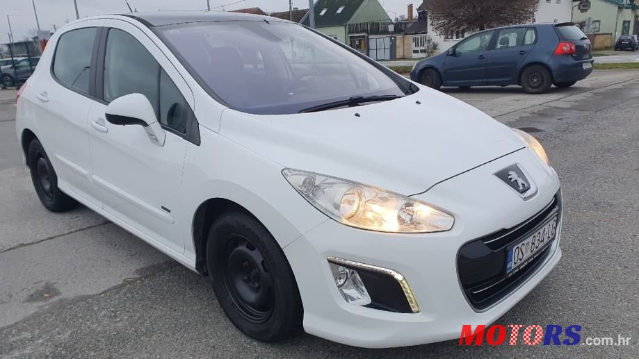 2012' Peugeot 308 photo #1