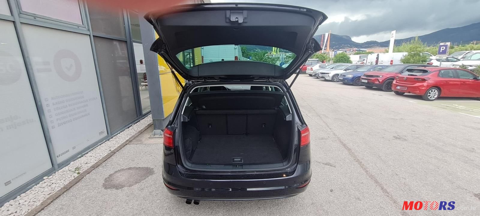 2017' Volkswagen Golf Sportsvan photo #5