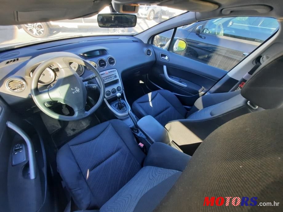 2011' Peugeot 308 Sw photo #5