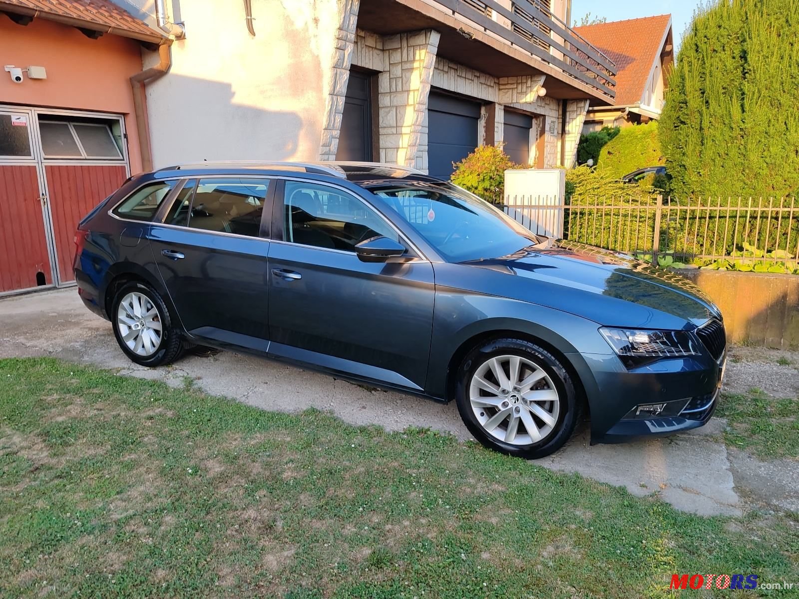 2016' Skoda Superb Combi photo #2