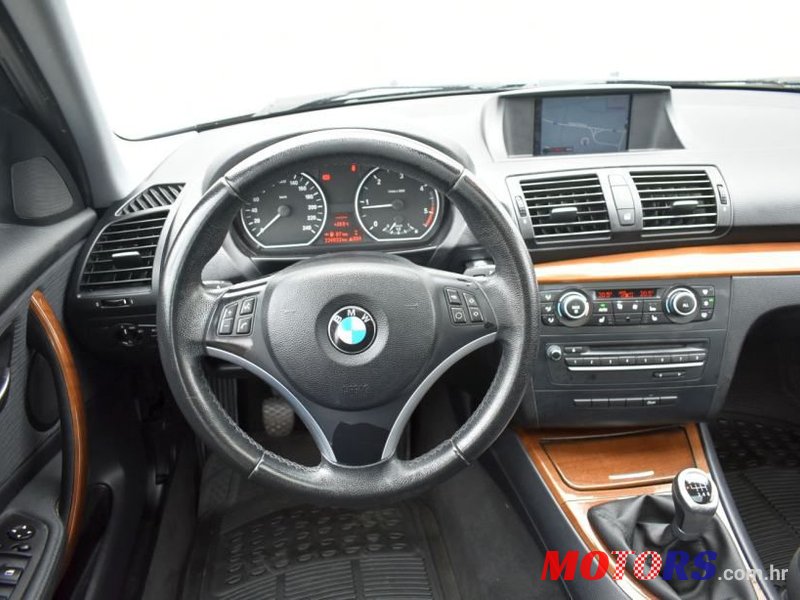2010' BMW Serija 1 116D photo #4