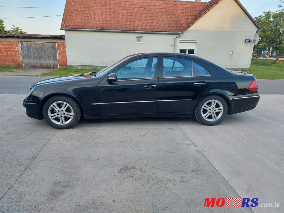 2008' Mercedes-Benz E-Klasa photo #1