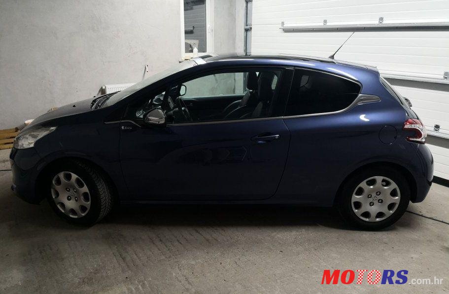 2012' Peugeot 208 1,6 Vti photo #1