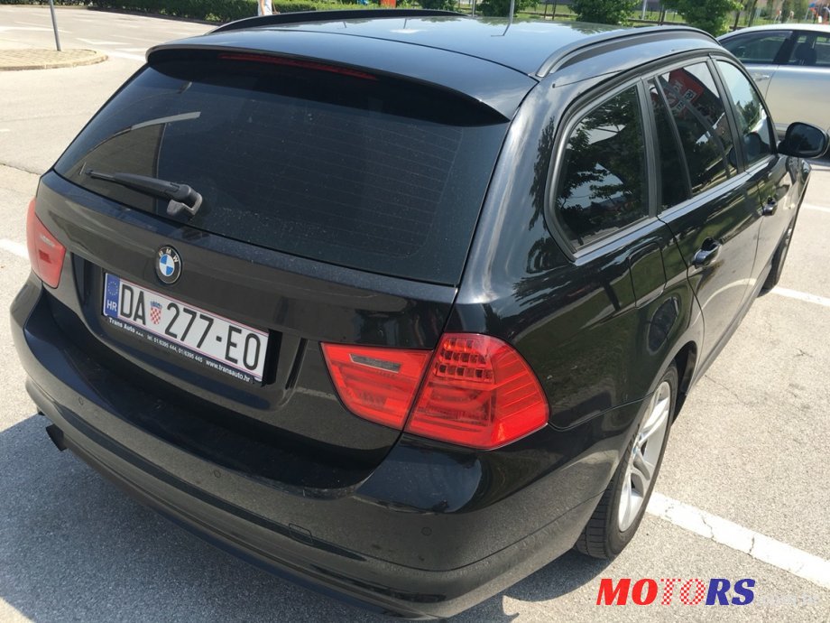 2010' BMW 3 Series Touring photo #2