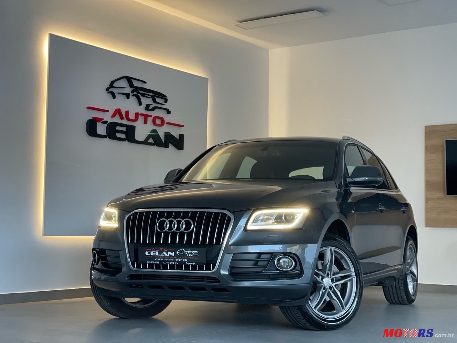 2012' Audi Q5 S-Tronic photo #2