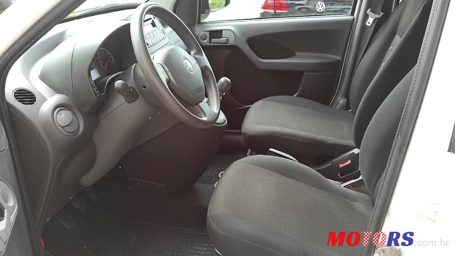 2012' Fiat Panda photo #6