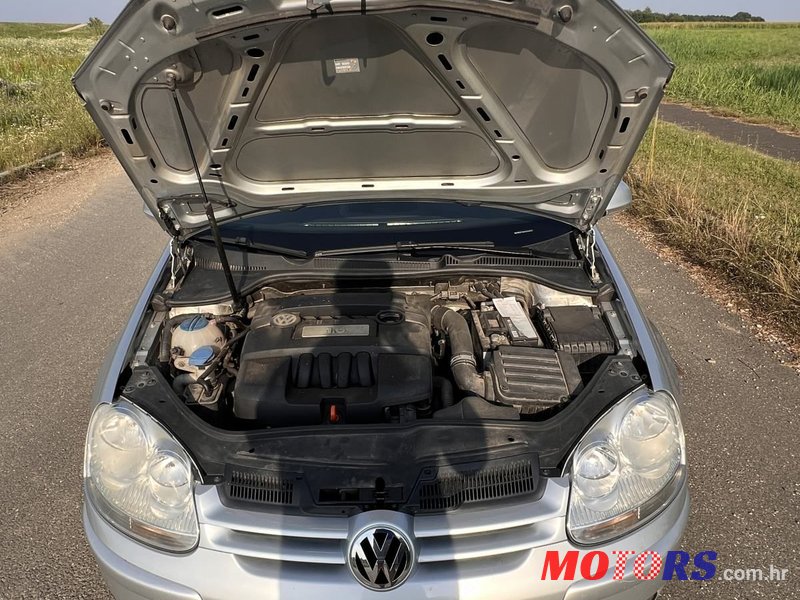 2008' Volkswagen Golf V 1,6 photo #6