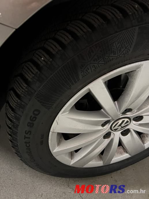 2013' Volkswagen Passat photo #6