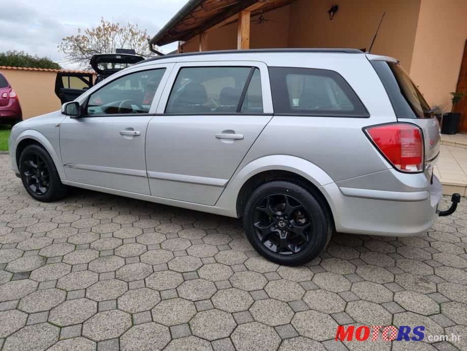 2006' Opel Astra Karavan photo #2