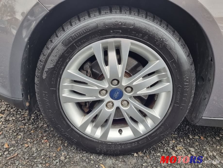 2012' Ford Focus Karavan photo #4