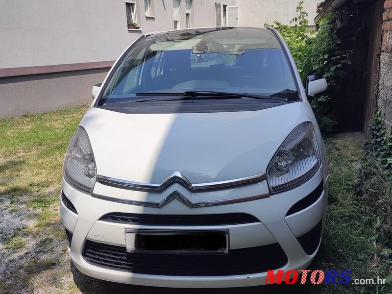 2011' Citroen C4 Grand Picasso photo #3