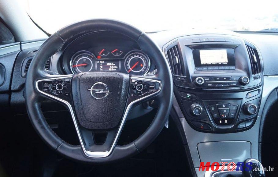 2015' Opel Insignia Sports Tourer 2.0 Cdti photo #2