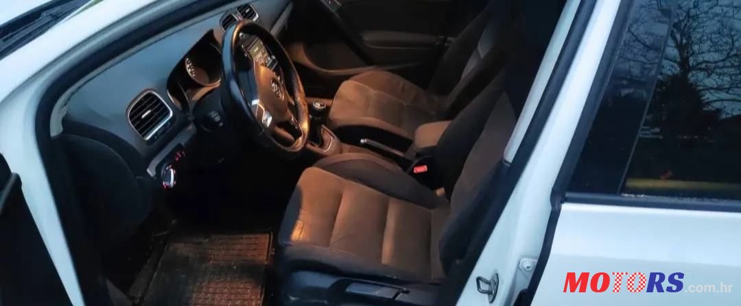 2010' Volkswagen Golf VI 1,6 Tdi photo #4