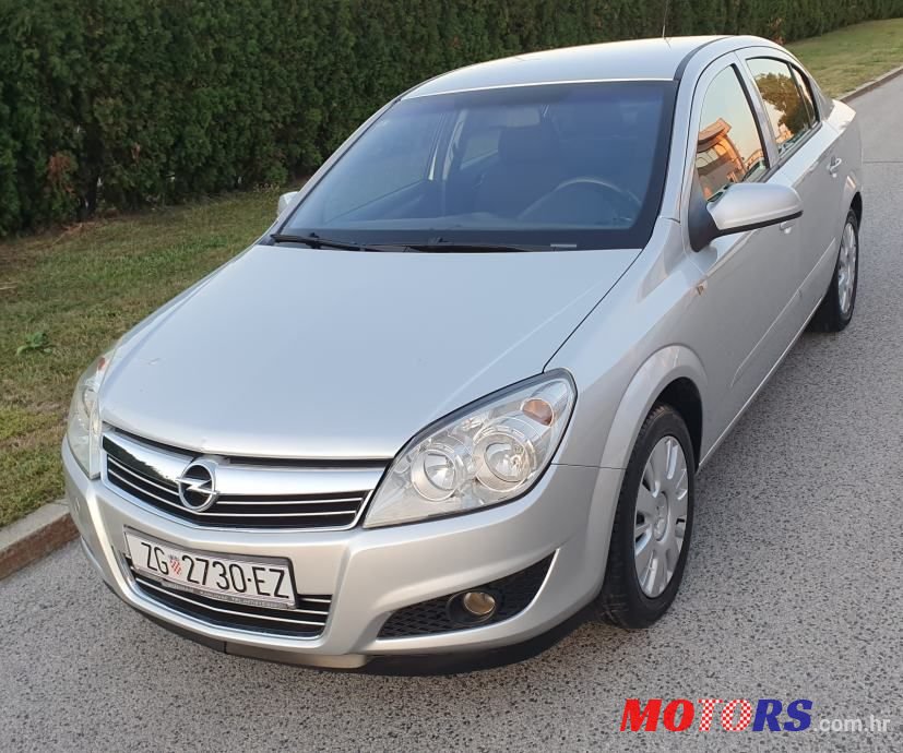 2008' Opel Astra photo #2