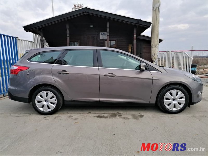 2012' Ford Focus Karavan photo #5