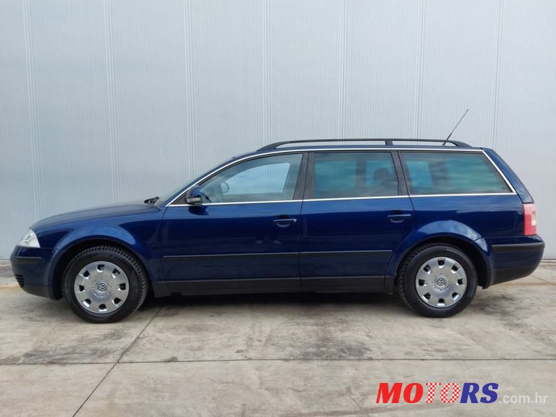 2005' Volkswagen Passat Variant photo #2