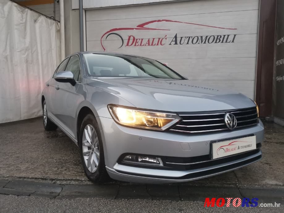 2017' Volkswagen Passat photo #2