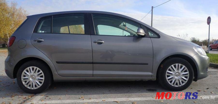 2010' Volkswagen Golf Plus 1,6 Tdi photo #1