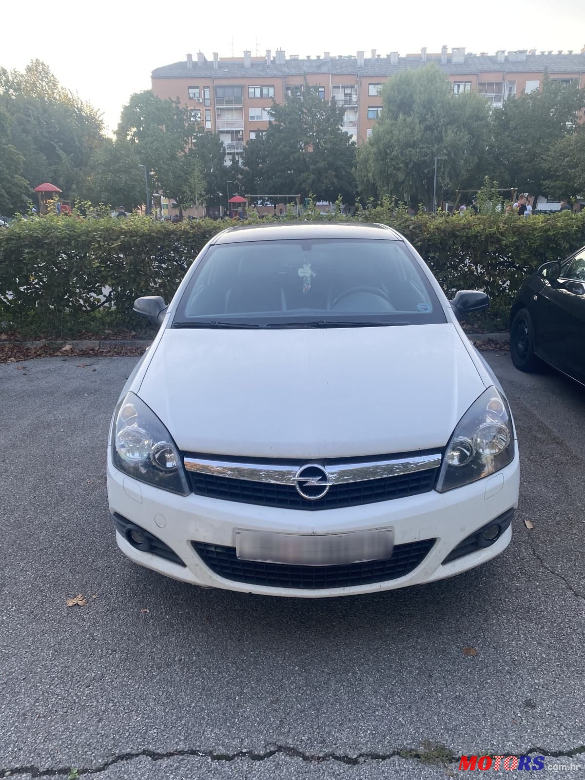 2006' Opel Astra Coupe 1.9 Gtc photo #4