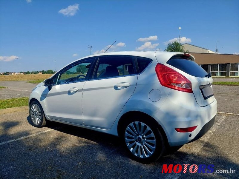 2010' Ford Fiesta photo #3